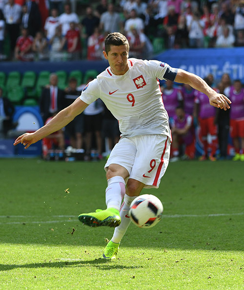 关于莱万多夫斯基新星高光表现表现惊艳，瑞士队未来可期！的信息